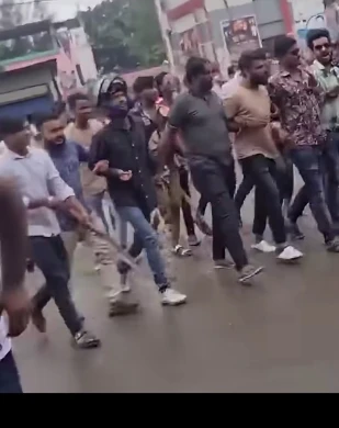 চাপাতি-রামদা হাতে নিষিদ্ধ ঘোষিত ছাত্রলীগের ঝটিকা মিছিল