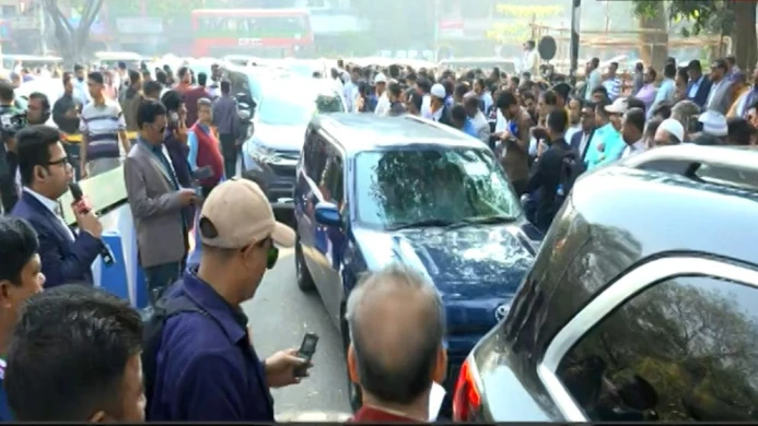 শপথে যোগ দিতে সংসদ ভবনে নবনির্বাচিত এমপিদের আগমন