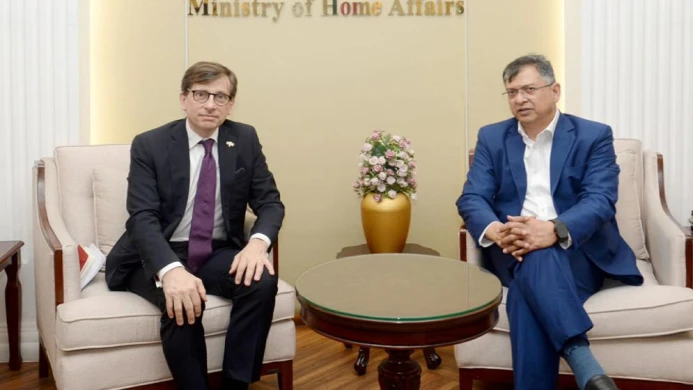 পুলিশ সংস্কার ও সক্ষমতা বাড়াতে ফ্রান্সের সহায়তা চাইলেন স্বরাষ্ট্রমন্ত্রী