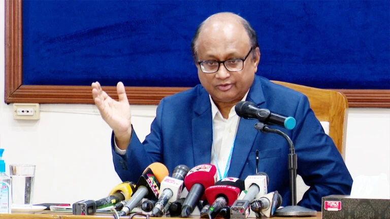 শেখ হাসিনাসহ পলাতক দুর্নীতিবাজদের ফেরাতে রেড নোটিশ প্রক্রিয়ায় দুদক