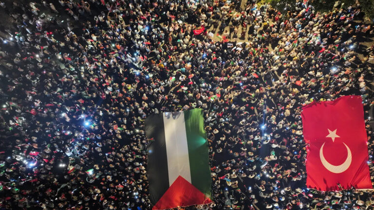 গাজায় গণহত্যা ও অবরোধের বিরুদ্ধে ইস্তাম্বুলে গণজাগরণ