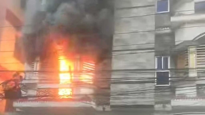 উত্তরায় আবাসিক ভবনে আগুনে তিনজন নিহত