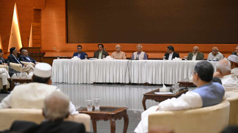 অসমাপ্ত আলোচনা শেষ করতে রাজনৈতিক দলগুলোর সাথে বৈঠকে বসবে ঐকমত্য কমিশন