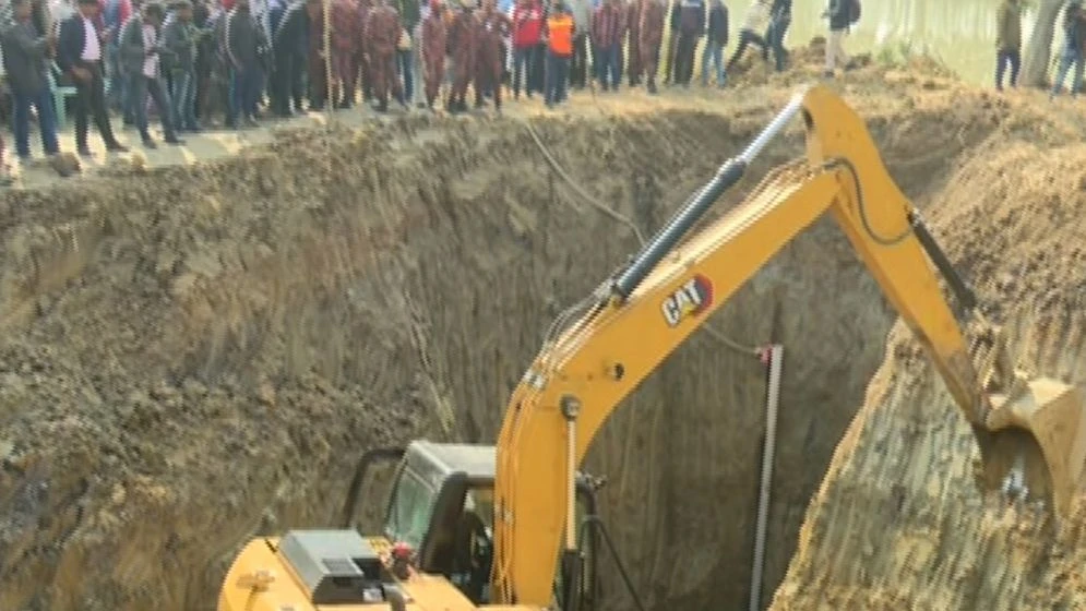 রাজশাহীতে নলকূপে পড়া শিশু সাজিদকে ৩২ ঘণ্টা পর জীবিত উদ্ধার