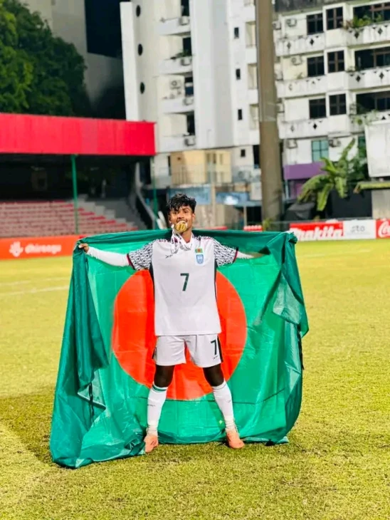 সাফ জয়ী বাংলাদেশ দলে গবি শিক্ষার্থী সুমন সরেন