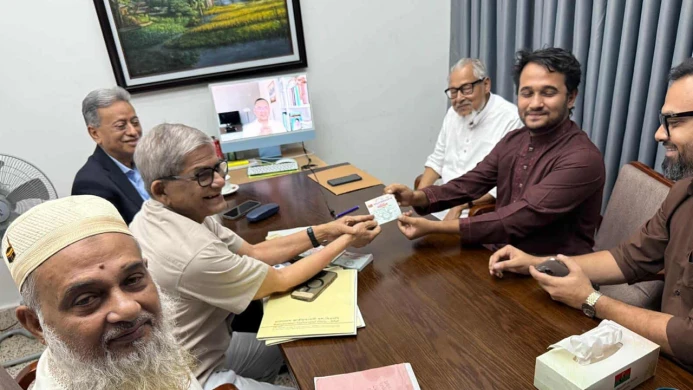বিএনপিতে যোগ দিলেন শহীদ মুগ্ধের ভাই স্নিগ্ধ, উপস্থিত ছিলেন তারেক রহমান