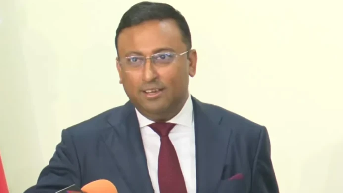 দ্বৈত নাগরিকত্বের প্রশ্নে যা বললেন পররাষ্ট্র প্রতিমন্ত্রী হুমায়ুন কবির