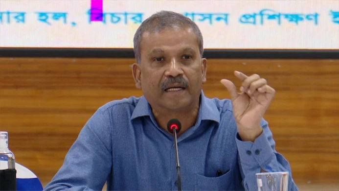 জুলাই সনদ বাস্তবায়নে শিগগিরই সিদ্ধান্ত জানাবে সরকার: আইন উপদেষ্টা