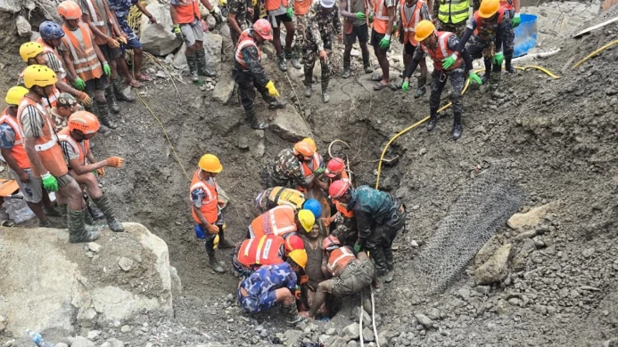 নেপালে বন্যার ৯ দিন পর টানেল থেকে জীবিত উদ্ধার দুজন