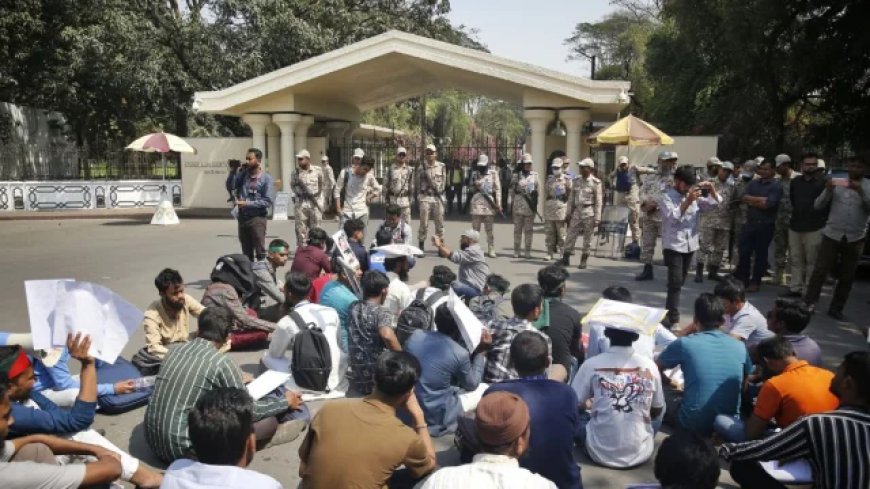 Injured July uprising protesters stage sit-in before Chief Adviser’s Office